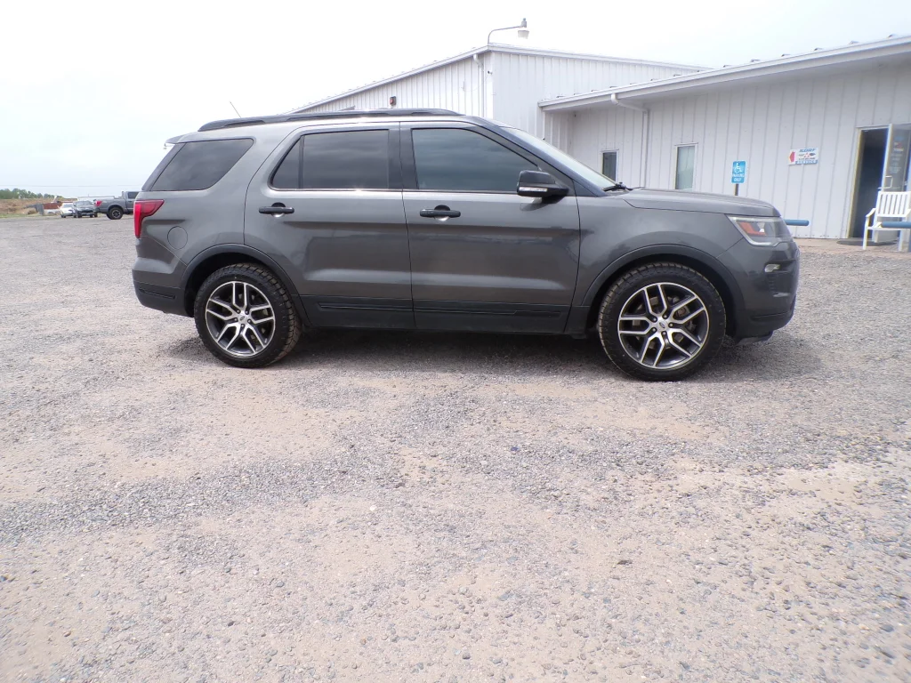 Used 2018 Magnetic Metallic Ford Sport image 4