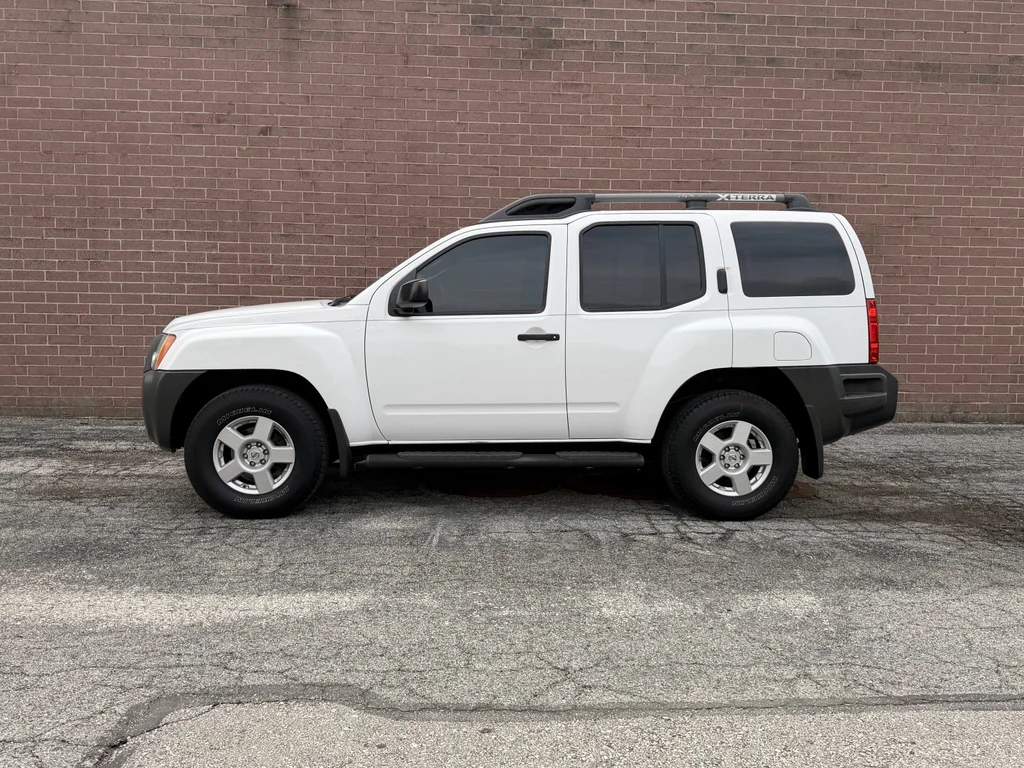 Used 2007 Avalanche Nissan S image 2