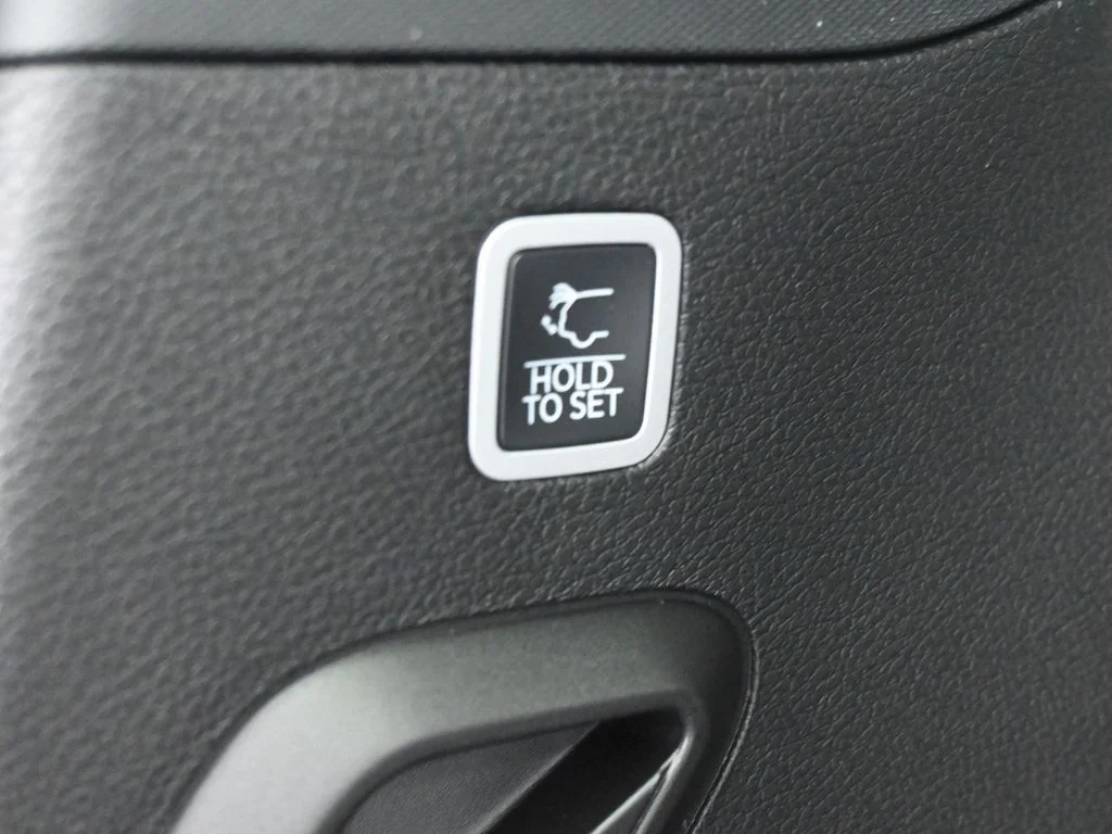 New 2026 Bright White Clearcoat Jeep Summit Obsidian image 33