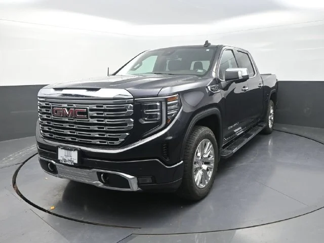 Used 2023 Silver GMC Denali image 5
