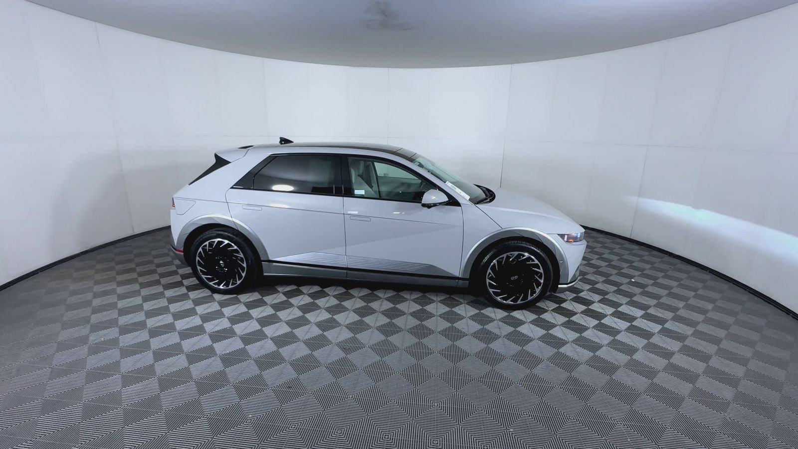 Certified Used 2024 Cyber Gray Hyundai Limited image 9