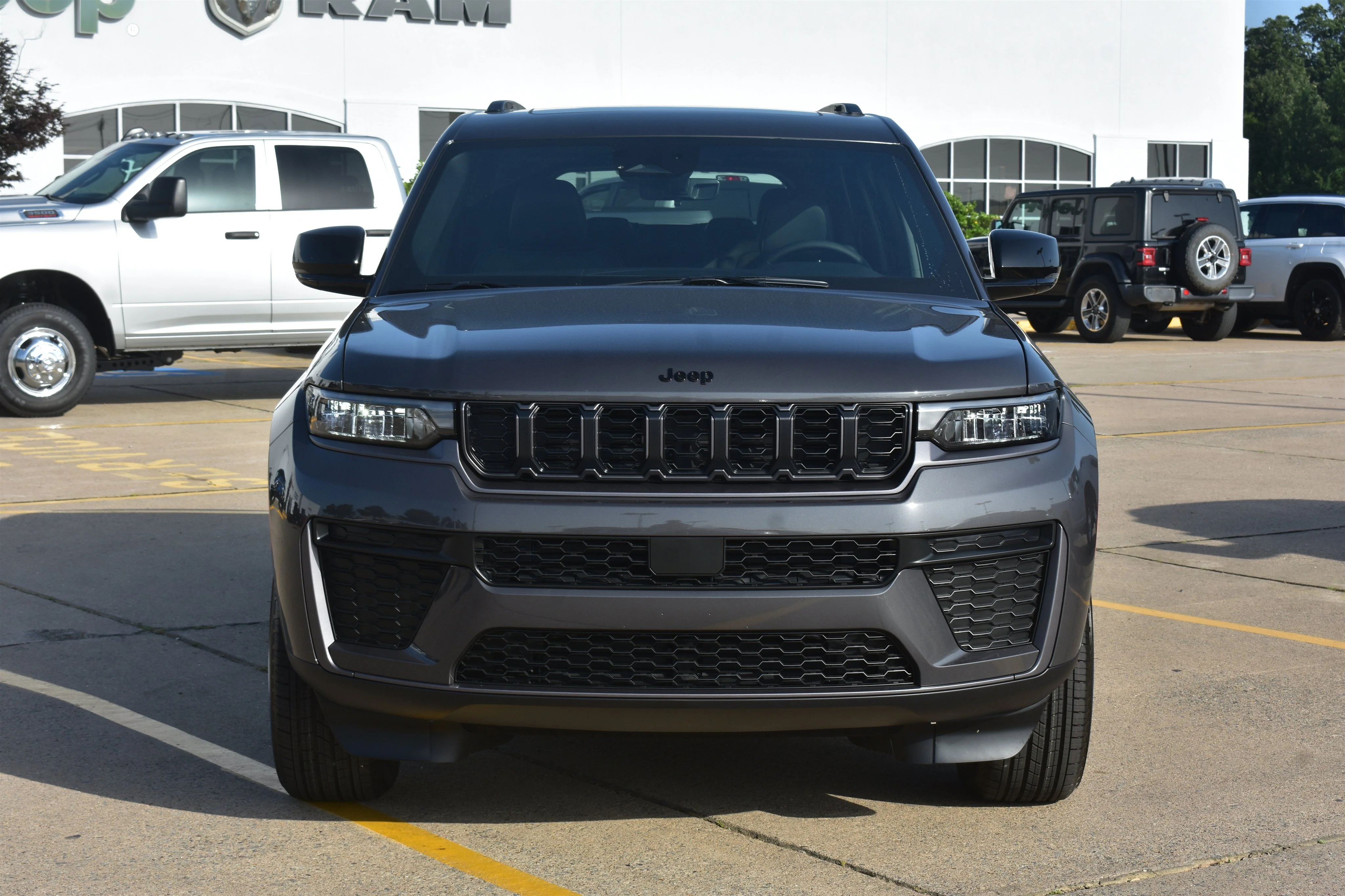 New 2026 Baltic Gray Metallic Clearcoat Jeep Laredo Altitude image 2