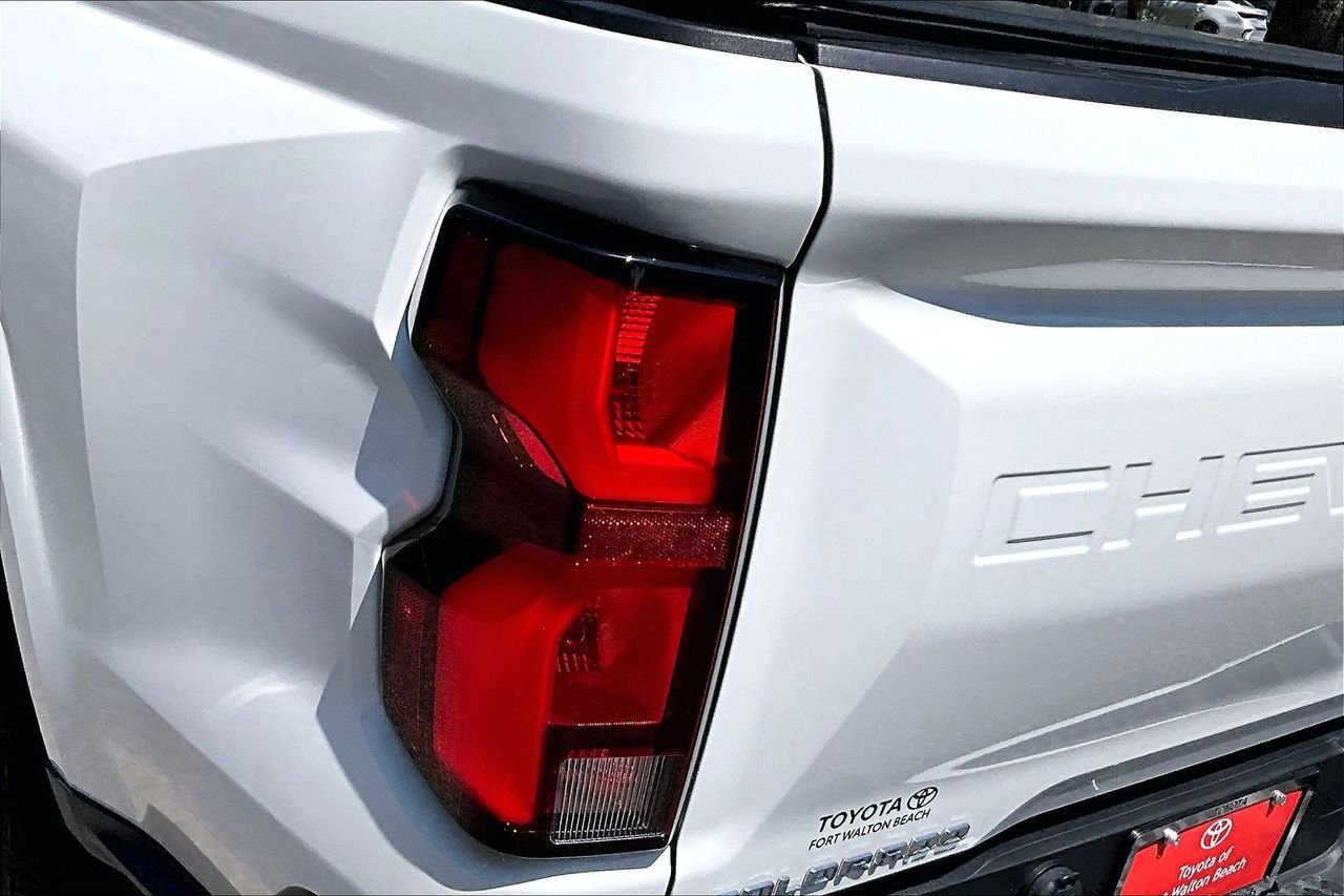 Used 2025 White Chevrolet LT image 20