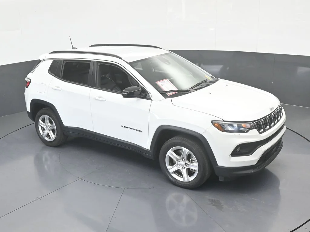 Used 2023 Bright White Clearcoat Jeep Latitude image 16