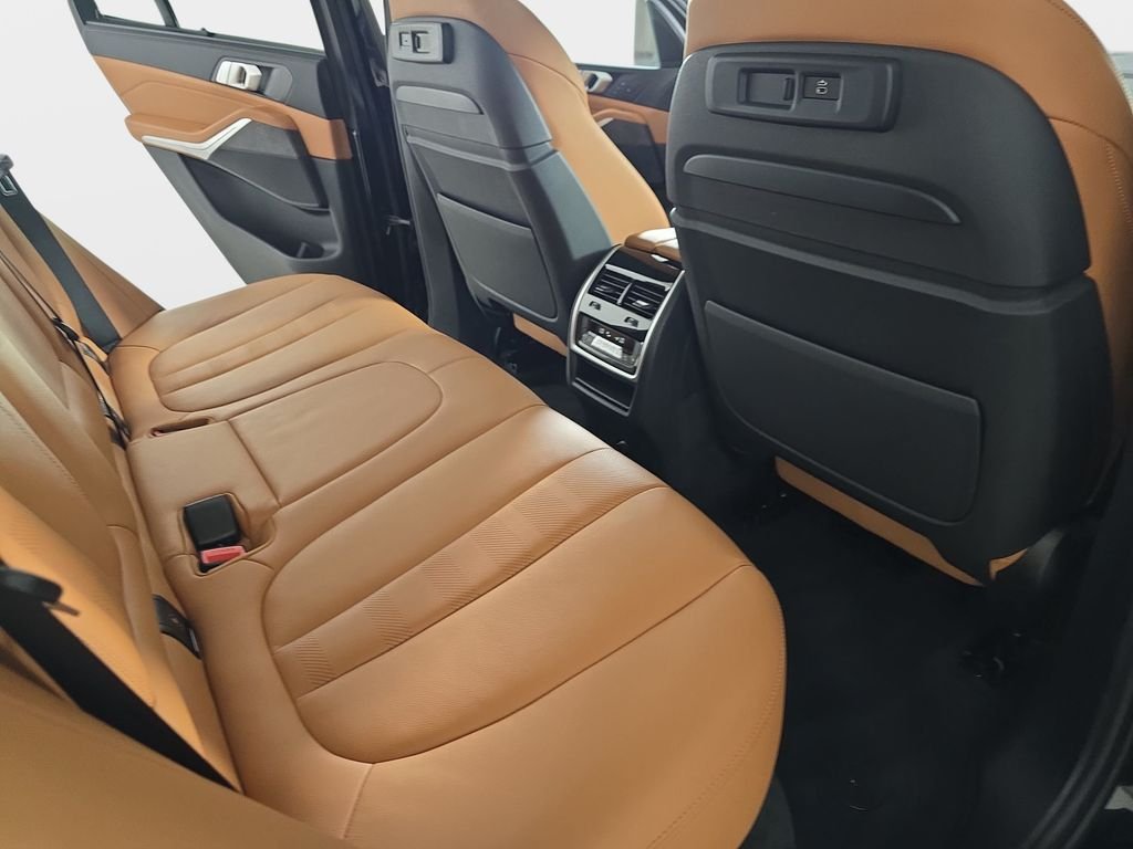 Used 2022 Black Sapphire Metallic BMW xDrive40i image 12