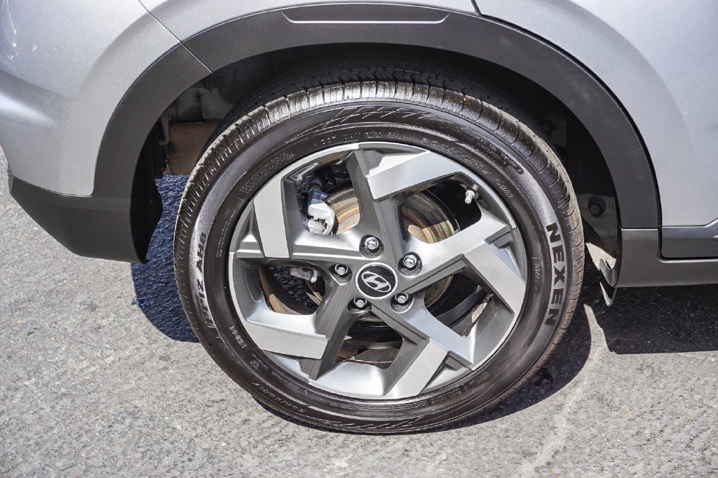 Used 2024 Silver Hyundai SEL image 9