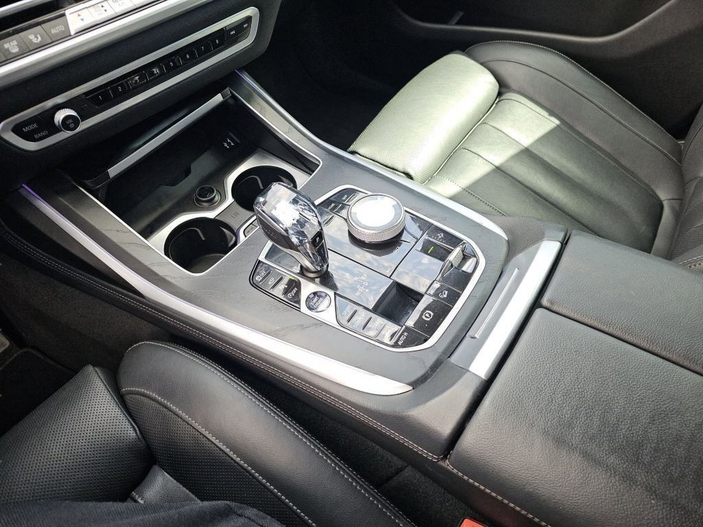 Used 2022 Black Sapphire Metallic BMW M50i image 40