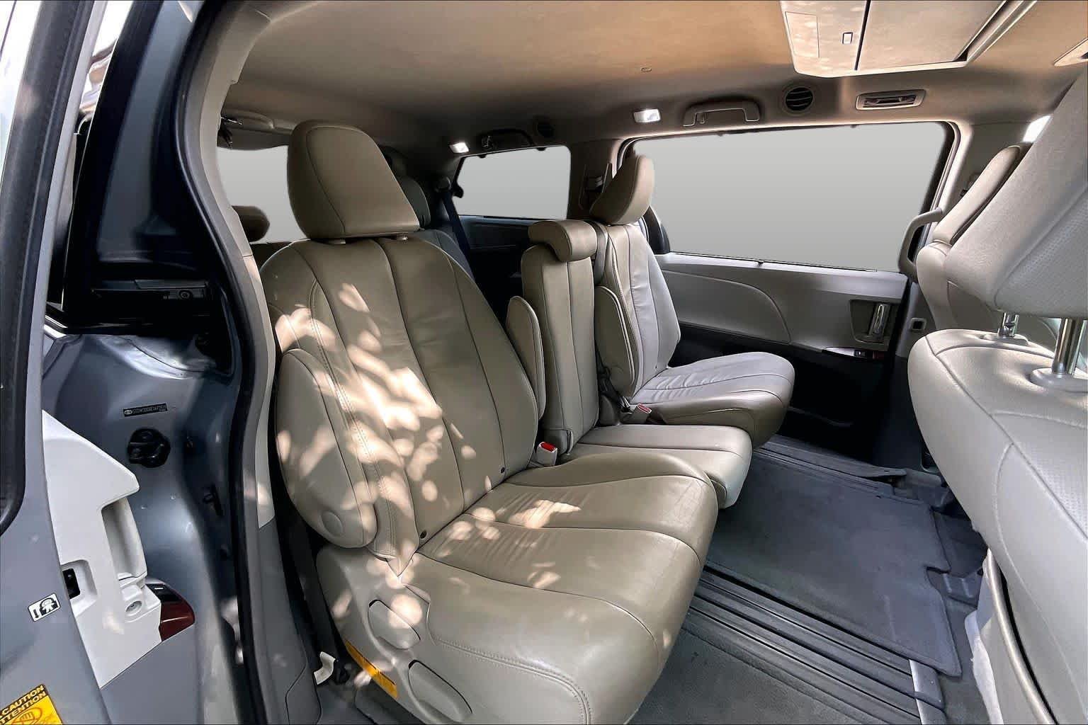 Used 2014 Silver Sky Metallic Toyota XLE image 19