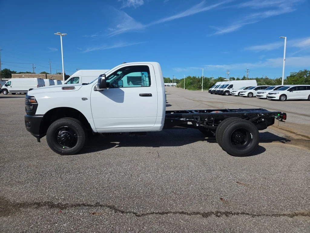 New 2027 Bright White Clearcoat RAM Tradesman image 5