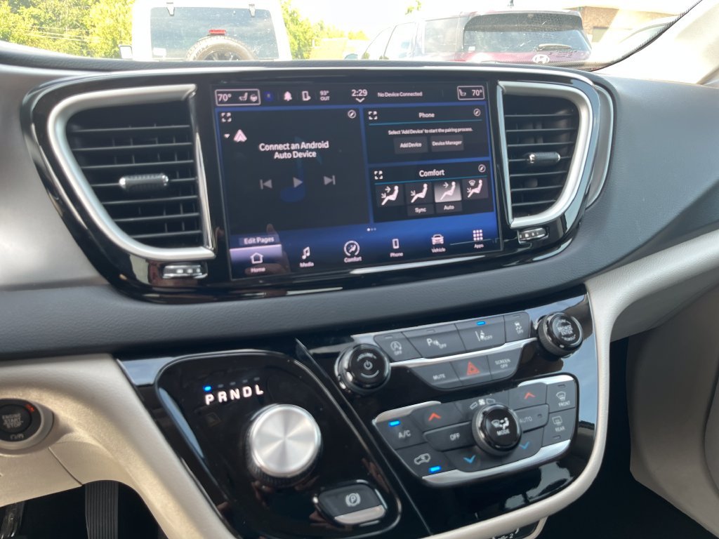 Used 2023 White Chrysler Touring L image 17