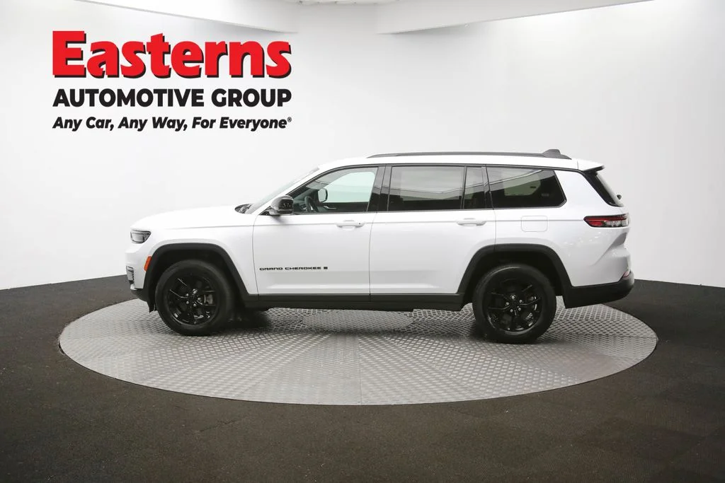 Used 2024 White Jeep Altitude image 63