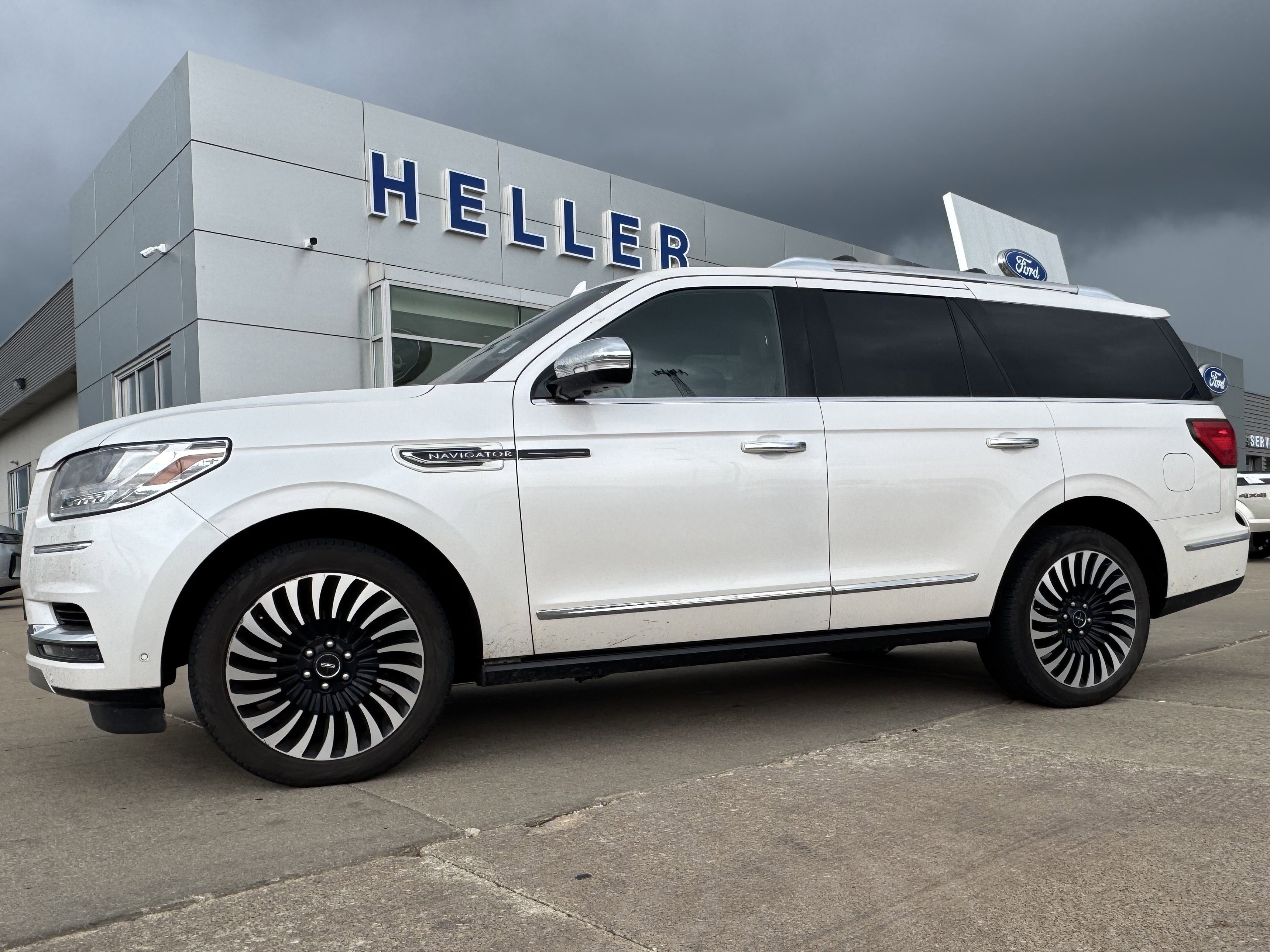 Used 2019 White Platinum Clearcoat Metallic Lincoln Black Label image 3