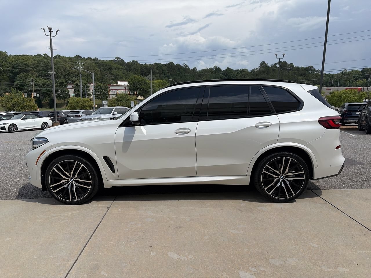 Used 2023 Mineral White Metallic BMW sDrive40i image 5