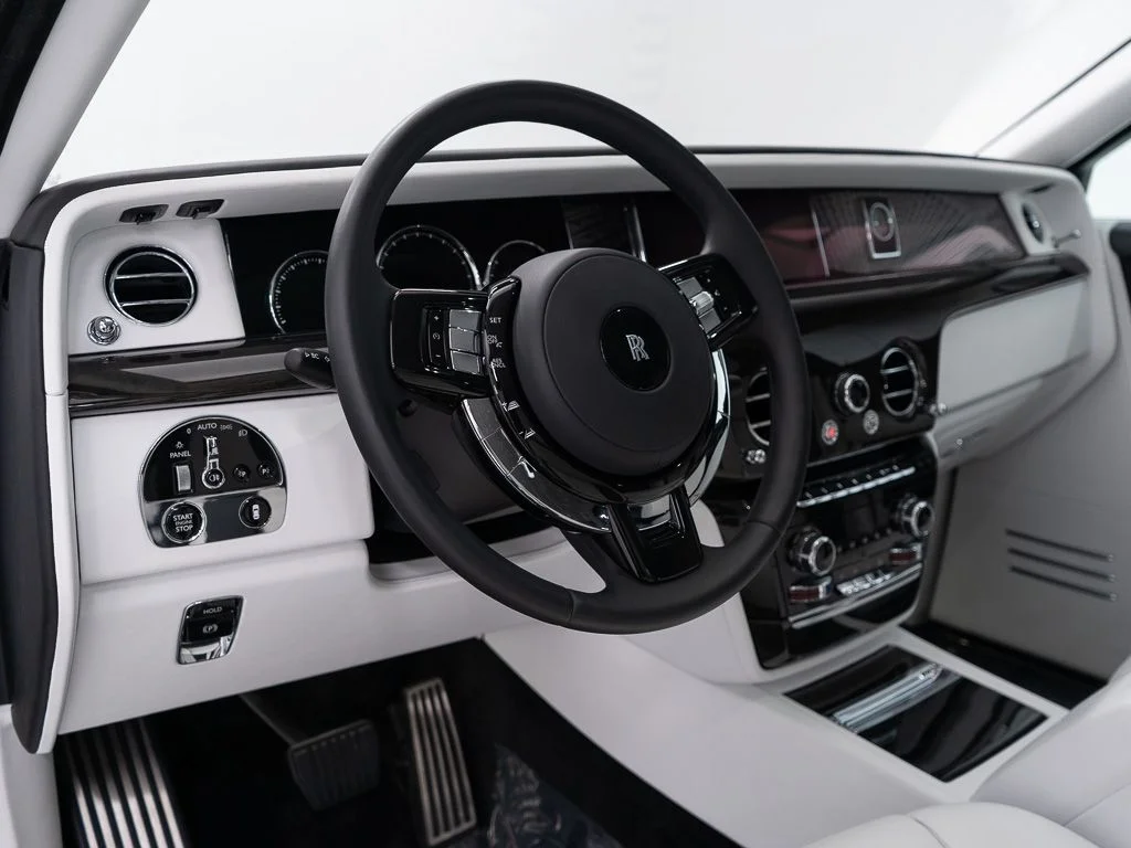 Certified Used 2023 Bespoke Crystal over Arctic White Rolls-Royce  image 15