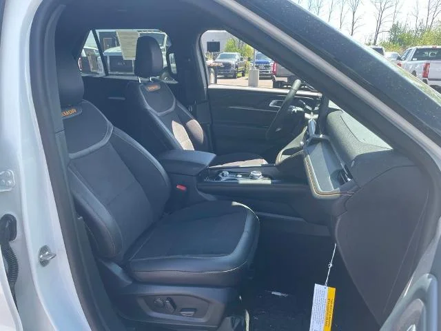 New 2026 Star White Metallic Tri-Coat Ford Tremor® image 53