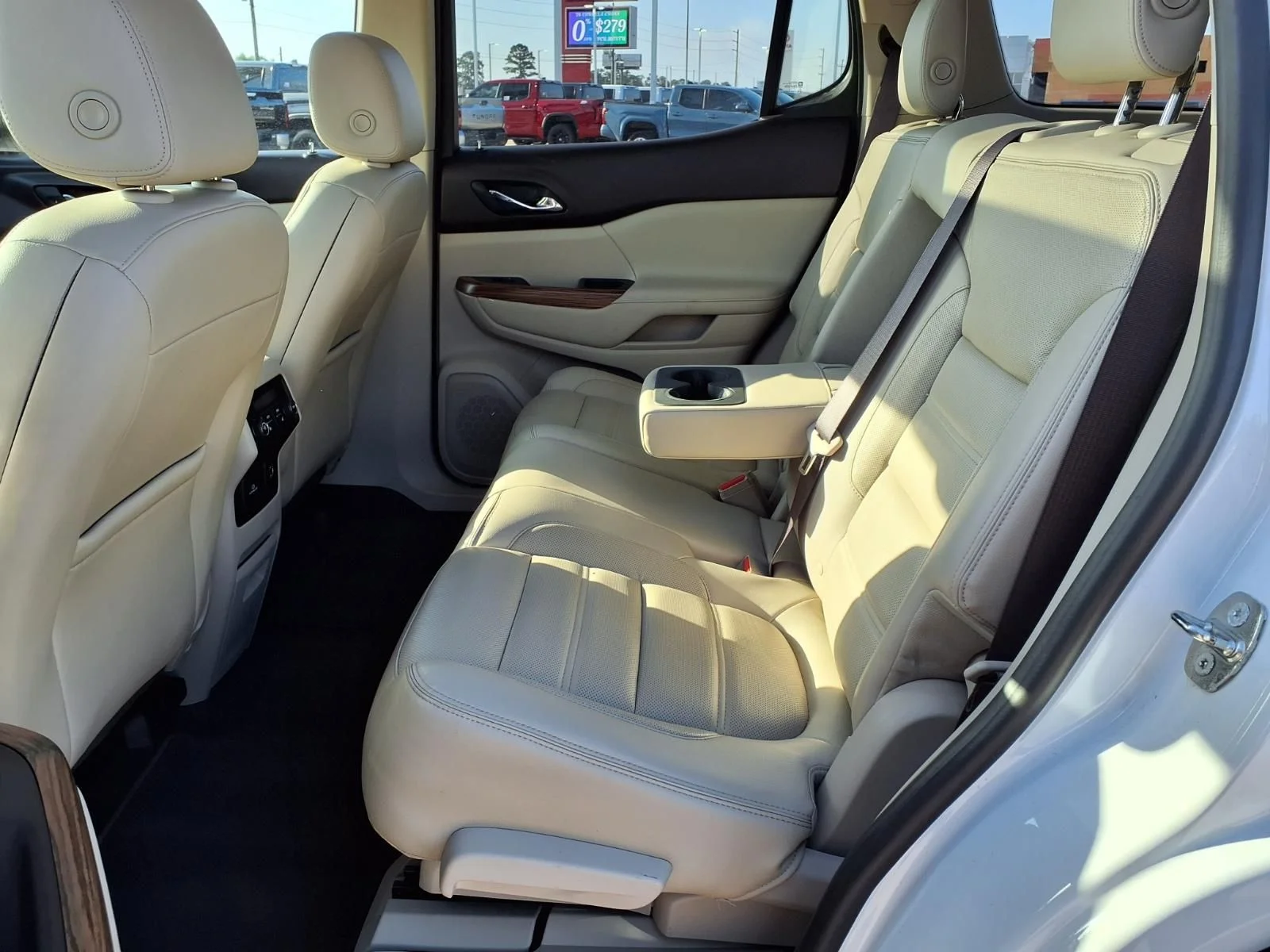 Used 2017 White GMC Denali image 19