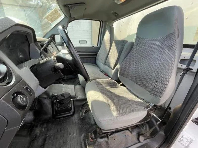 2015 Ford F-650 - Photo 11