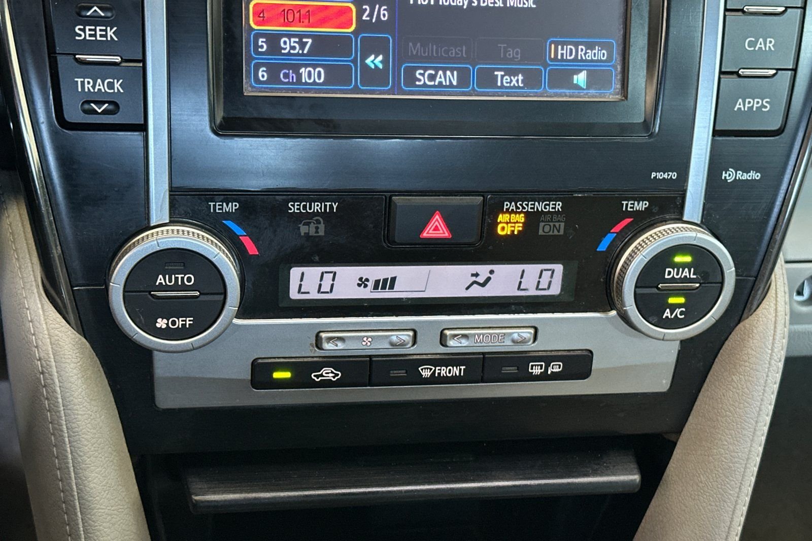 Used 2014 Silver Toyota XLE image 21
