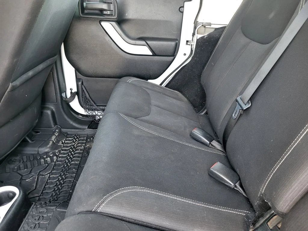 Used 2017 Bright White Clearcoat Jeep Unlimited Rubicon image 23