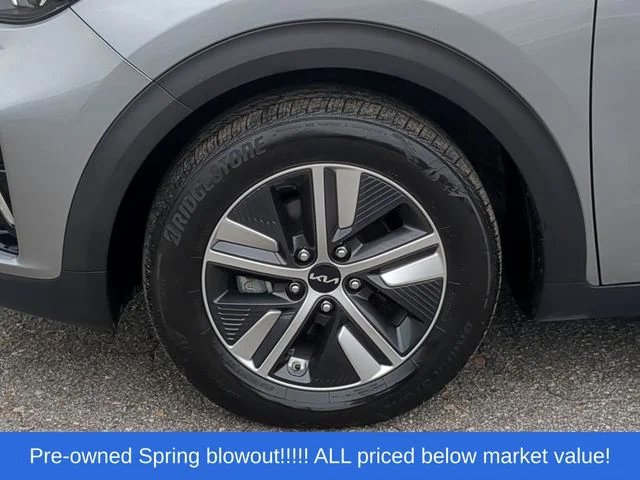 Used 2022 Gray Kia LXS image 18
