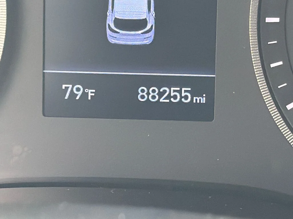 Used 2019 Silver Hyundai SE image 27