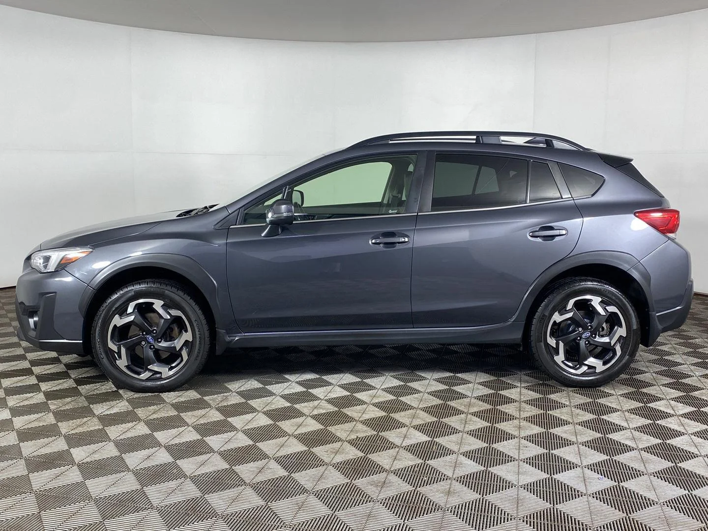 Used 2021 Magnetite Gray Metallic Subaru Limited image 9