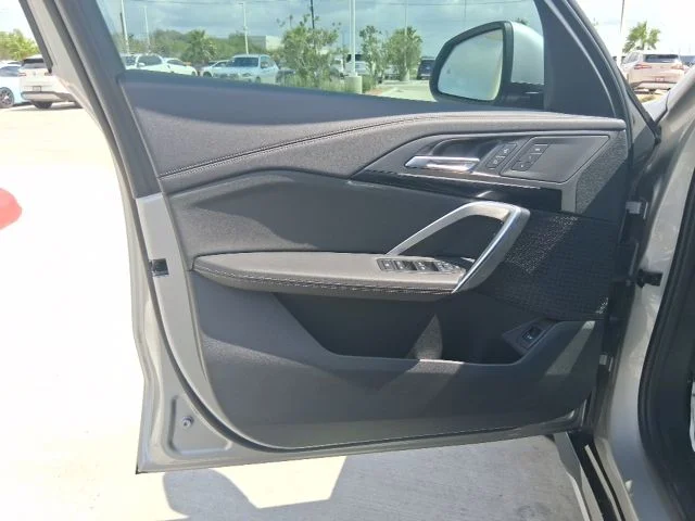 Used 2024  BMW xDrive28i image 13