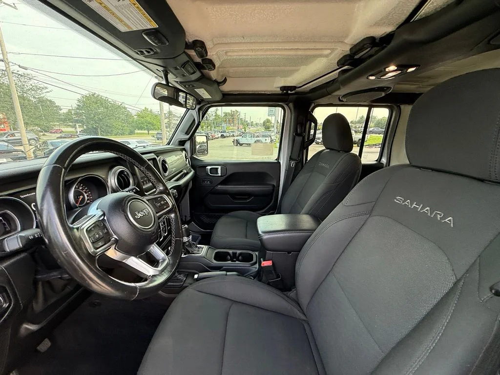 Used 2020 Silver Jeep Unlimited Sahara image 12