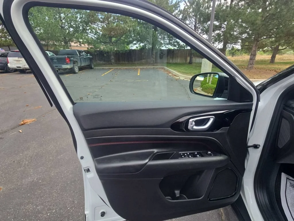Used 2025 White Jeep Trailhawk image 29