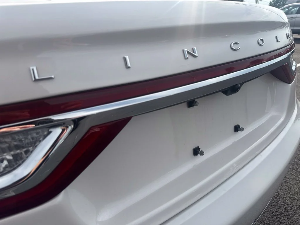 Used 2018 White Lincoln Select image 30