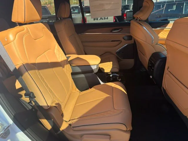 New 2027 Bright White Clear-Coat Paint Jeep Summit image 23