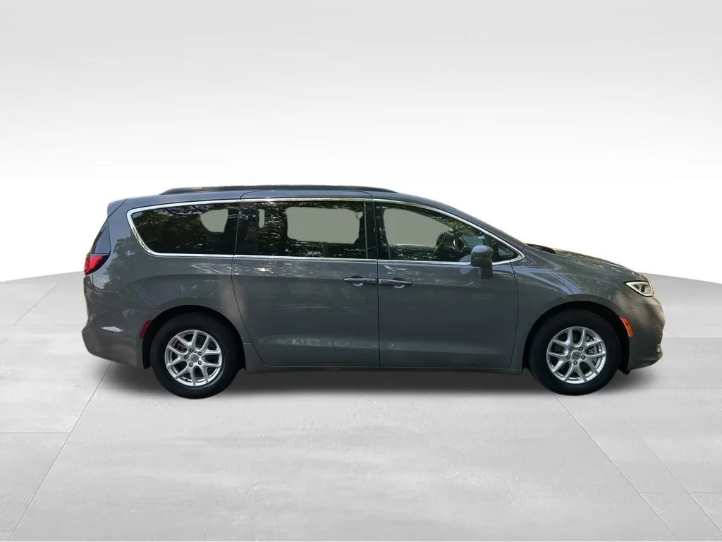 Used 2022 White Chrysler Touring L image 7