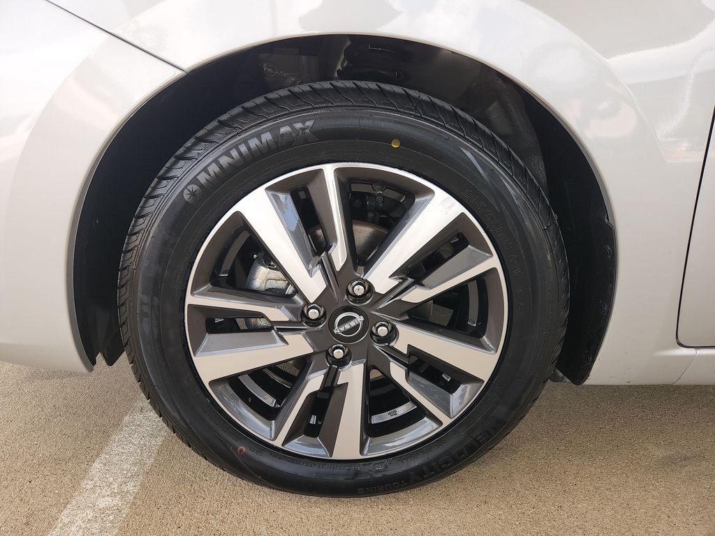 Used 2025 Silver Nissan 1.6 SV image 30