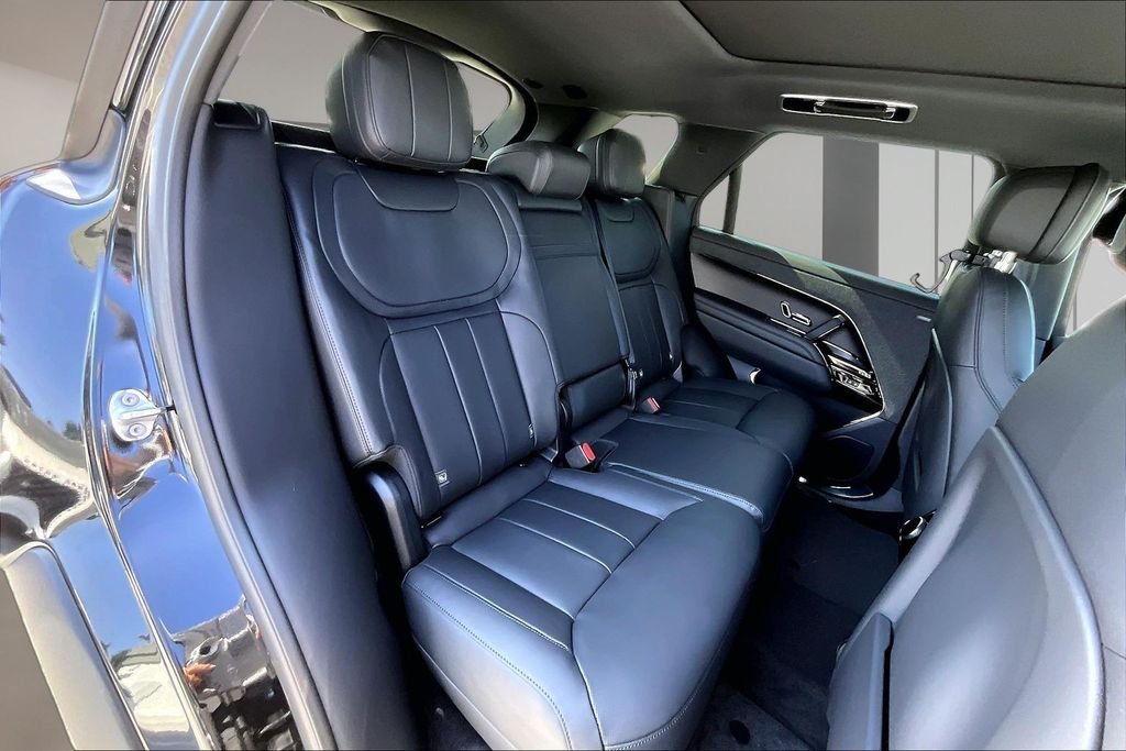 New 2026 SANTORINI BLACK Land Rover Dynamic SE image 10