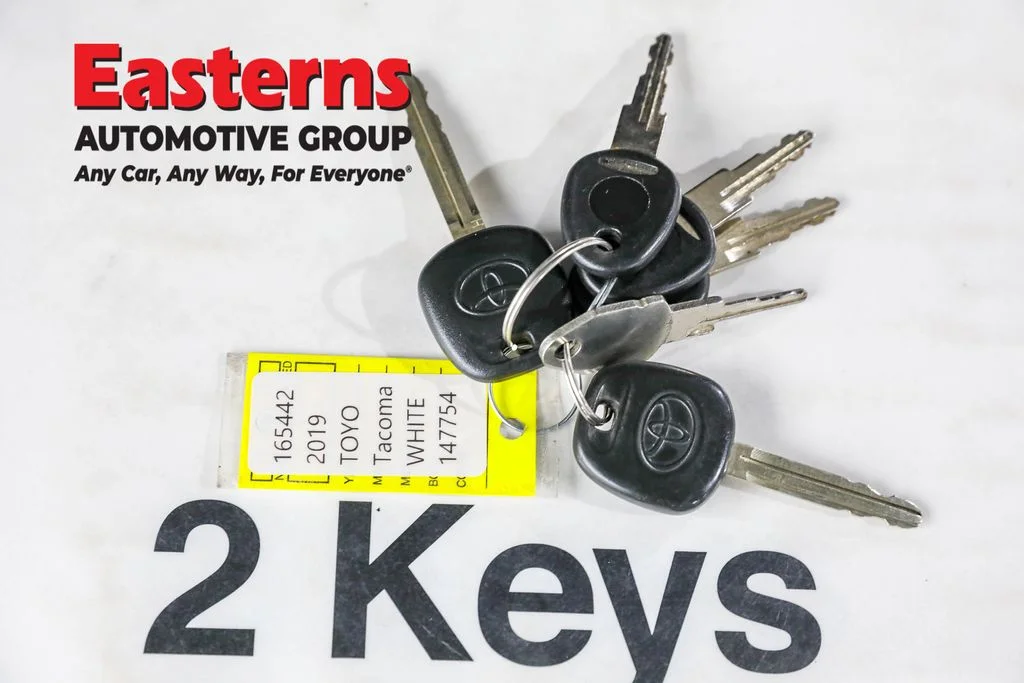 Used 2019 White Toyota SR image 22
