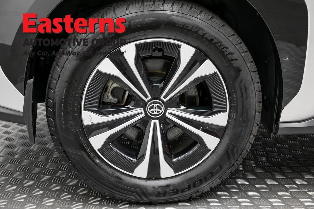 Used 2024 Silver Toyota XLE image 29
