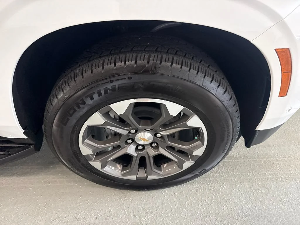 New 2026 Summit White Chevrolet LT image 4