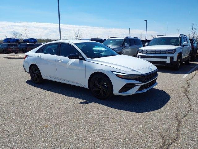 New 2026 White Hyundai SEL Sport image 4