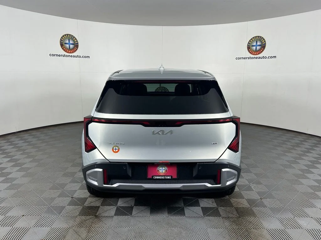 New 2027 Ivory Silver Kia S image 17