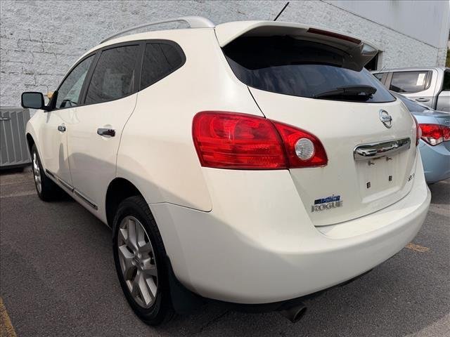 Used 2013 Pearl White Nissan SL image 5