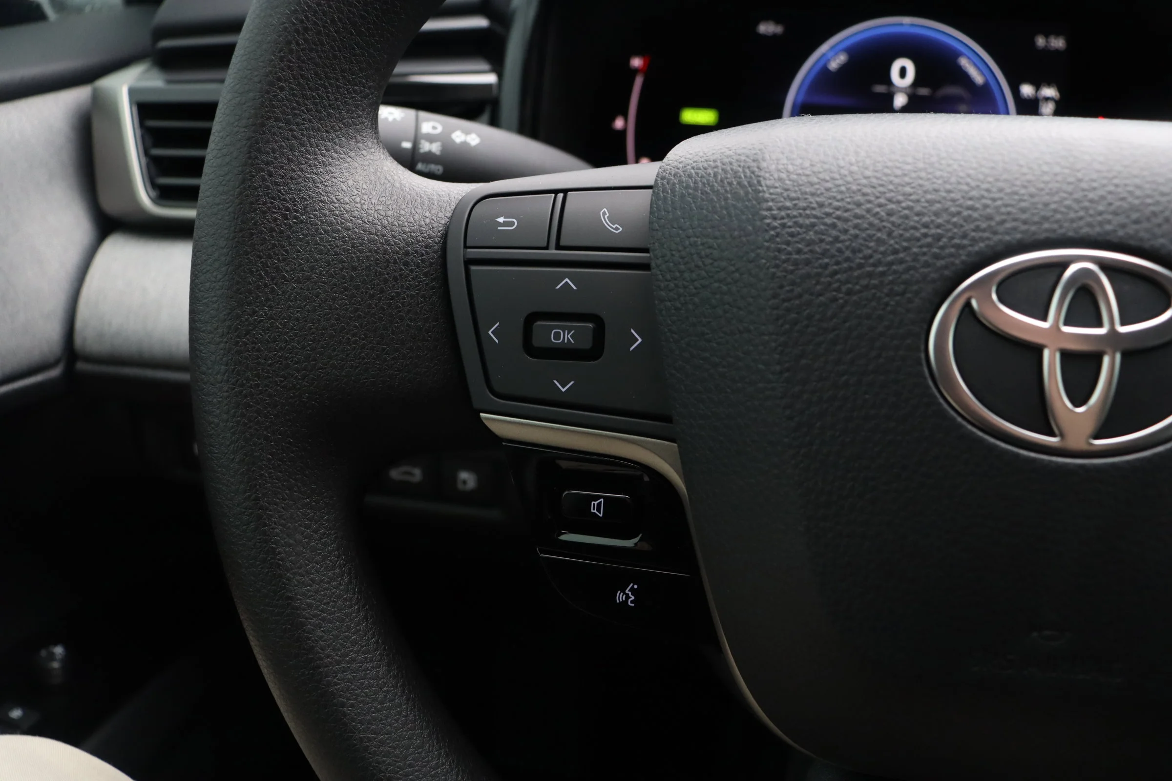 2026 Toyota Camry LE - Photo 14