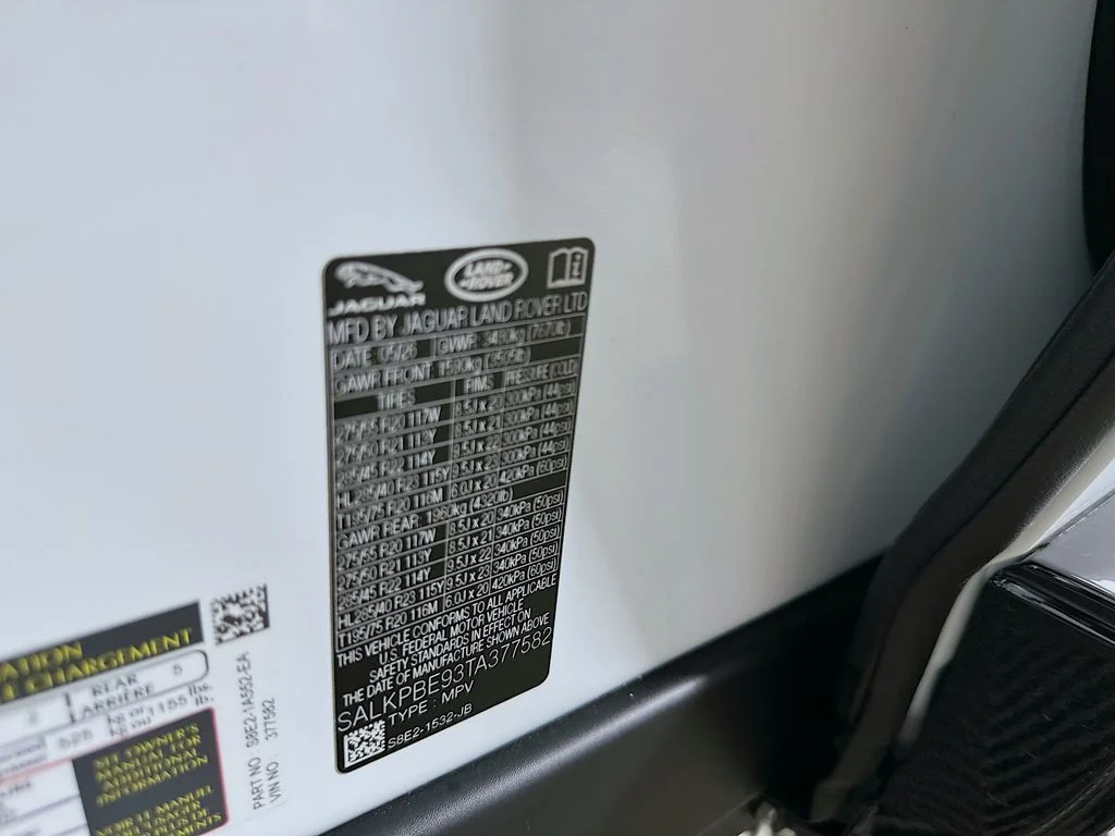 New 2026 Fuji White Land Rover SE image 31