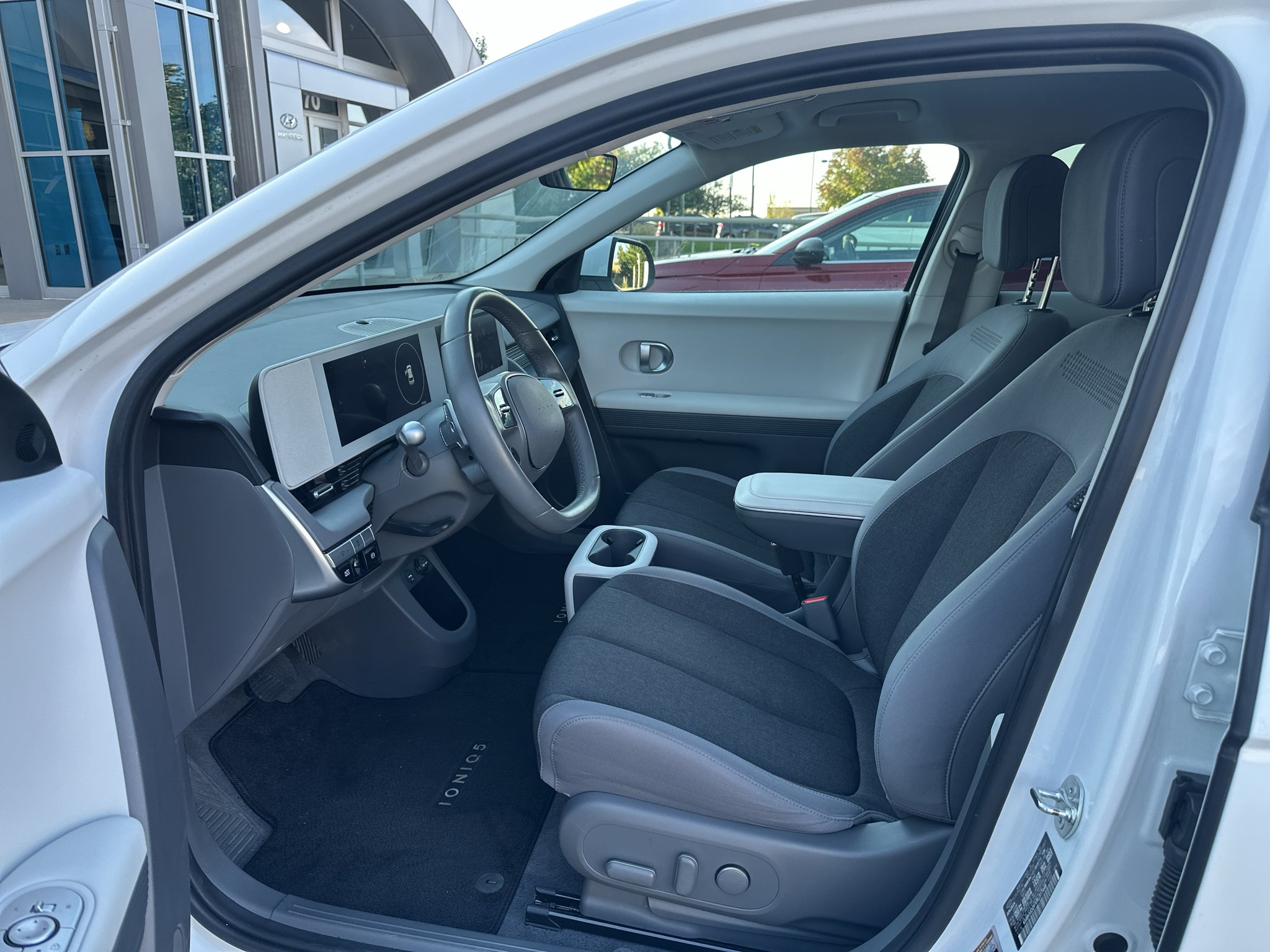 Used 2024  Hyundai SE image 11