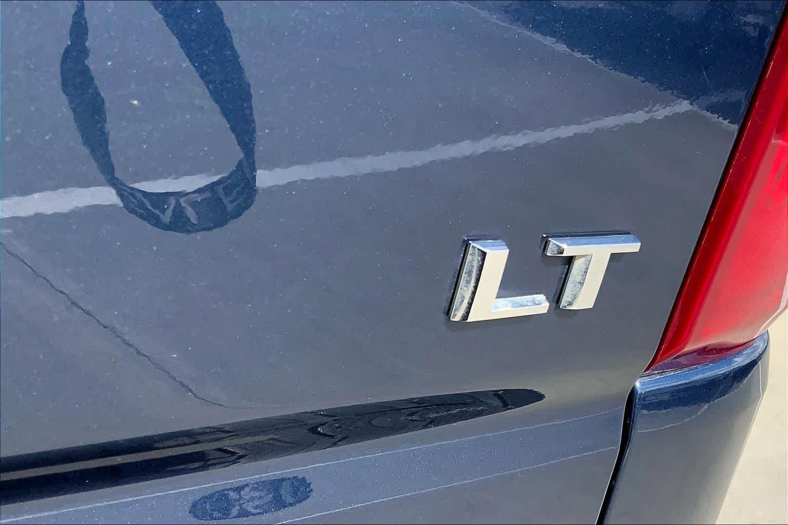 Used 2022 Northsky Blue Metallic Chevrolet LT image 17