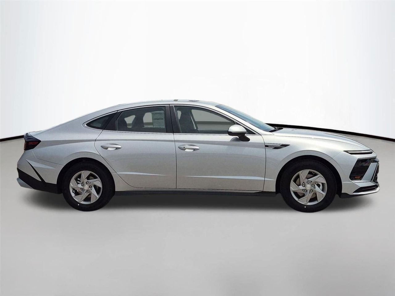 New 2026 Aero Silver Hyundai SE image 6
