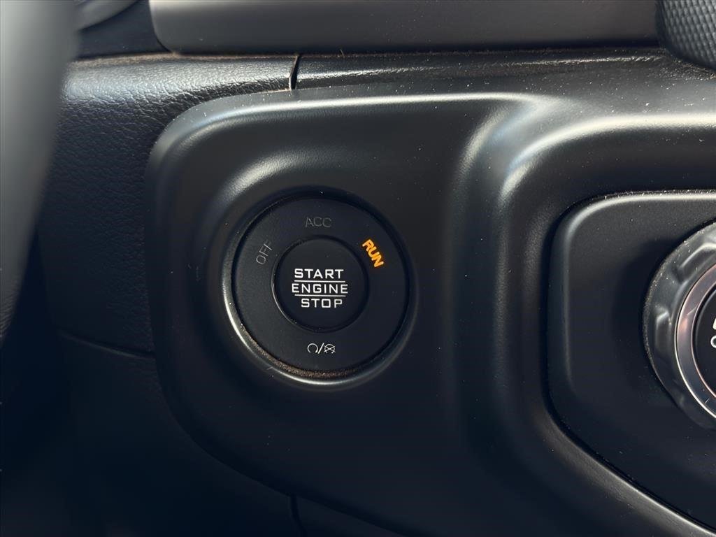 Used 2021  JEEP SPOR image 25