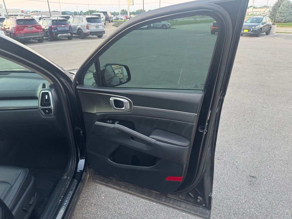 Used 2023 Black Kia SX image 25