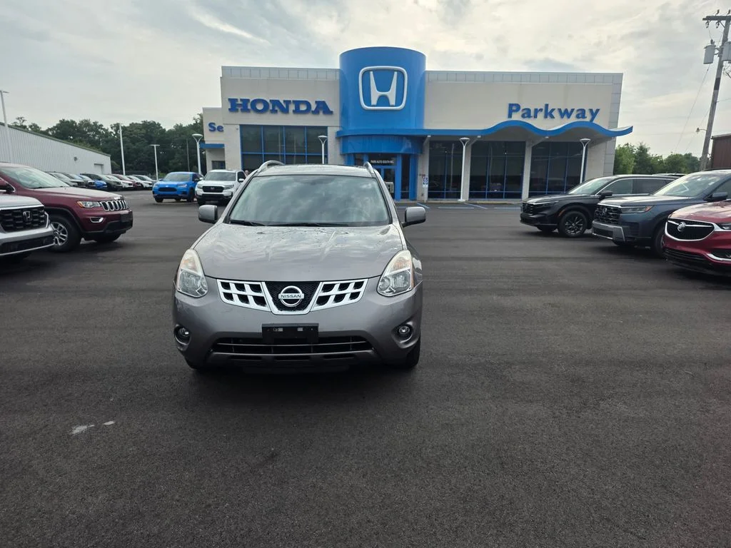 Used 2011 Platinum Graphite Nissan SV image 8