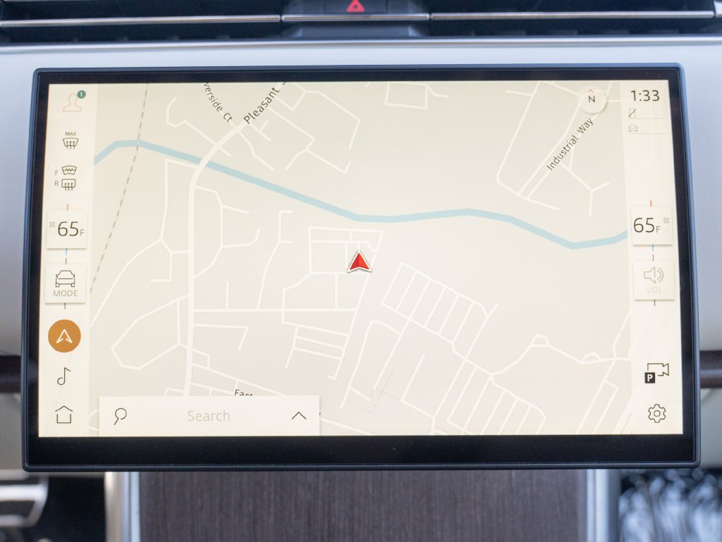 Used 2024 White Land Rover SE image 28