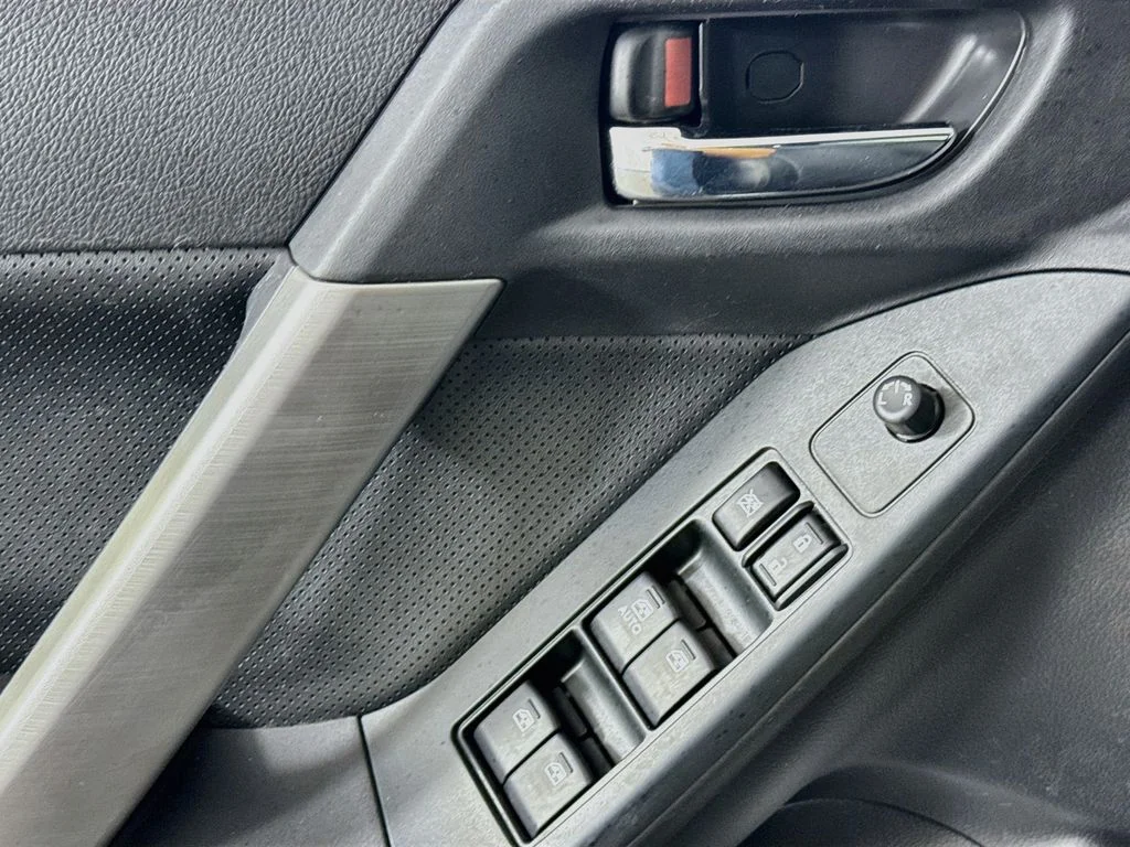Used 2015 Silver Subaru 2.5i Touring image 21